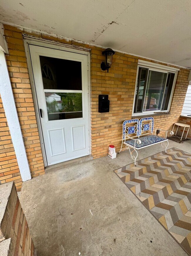 Foto del edificio - Charming 2 Bed 1 Bath in Beechview!