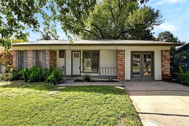 Building Photo - 1009 Alden Dr