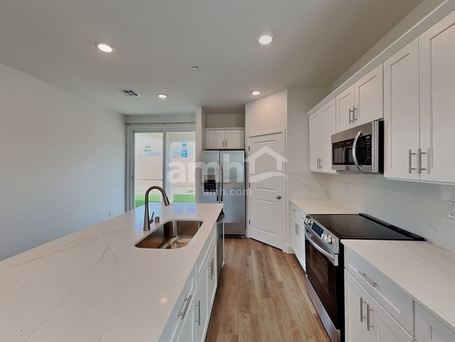 Foto del edificio - 677 Crimson Flare Ct