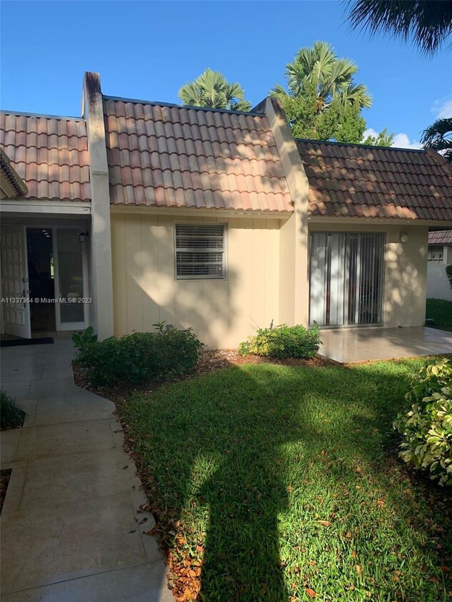 Foto principal - 913 Cypress Grove Dr