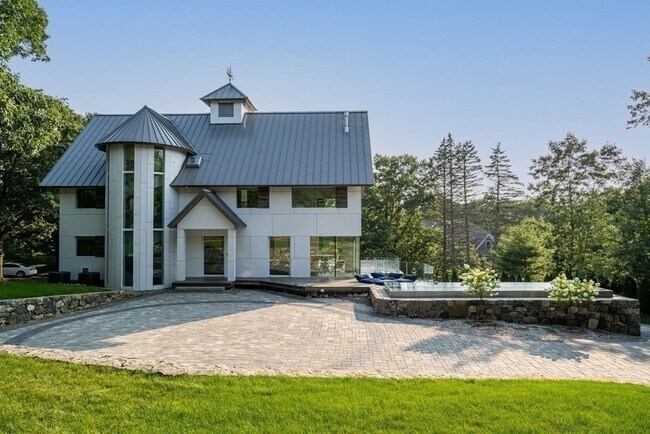 Foto del edificio - 30 Whipple Rd