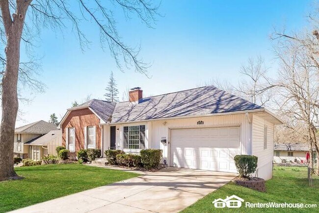 Building Photo - 3 Bed 3 Bath W/ 2 Non-Conforming Bedrooms ...
