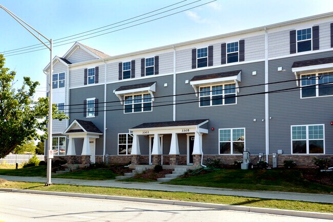 Building Photo - 3303 Trillium Cir