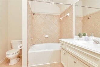 Building Photo - 16518 Strathmore Manor Ln