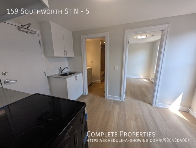 Building Photo - Bright and Fully Remodeled 1 Bedroom