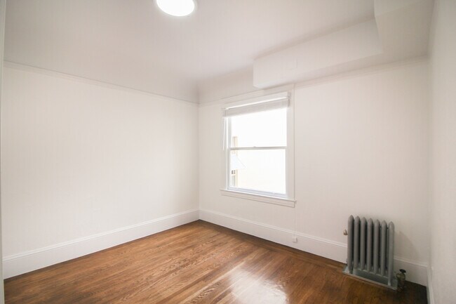 Building Photo - 535 Leavenworth St