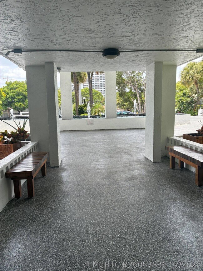 Foto del edificio - 400 Leslie Dr