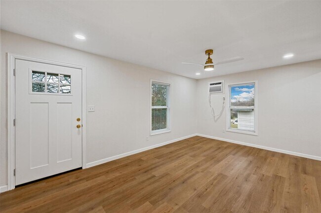 Foto del edificio - Great Hillside Cottage in North Fort Worth...