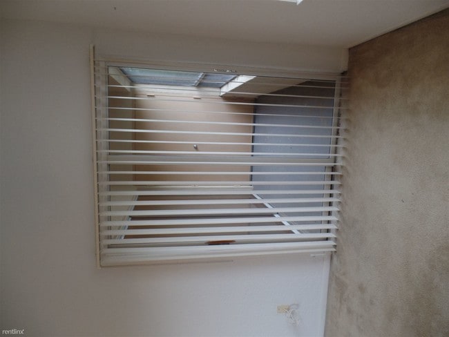Building Photo - 1 br, 1 bath Condo - Sun Vista Gardens Unren