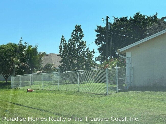 Building Photo - 3 br, 2 bath House - 1901 SW Sunglow St
