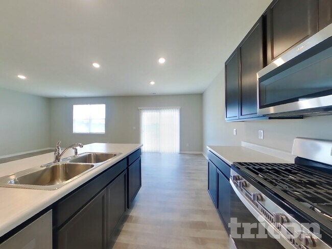 Building Photo - 9137 Hemingway Dr