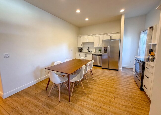 Foto del edificio - Fully Furnished 2 Bedroom Townhouse in a Resort Style Community!