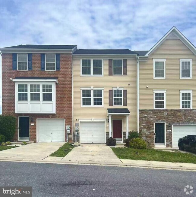Building Photo - 15 Wayside Ct
