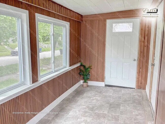 Foto del edificio - Charming Pet-Friendly 2BR Home with Fenced Yard & Modern Amenities in Flint!