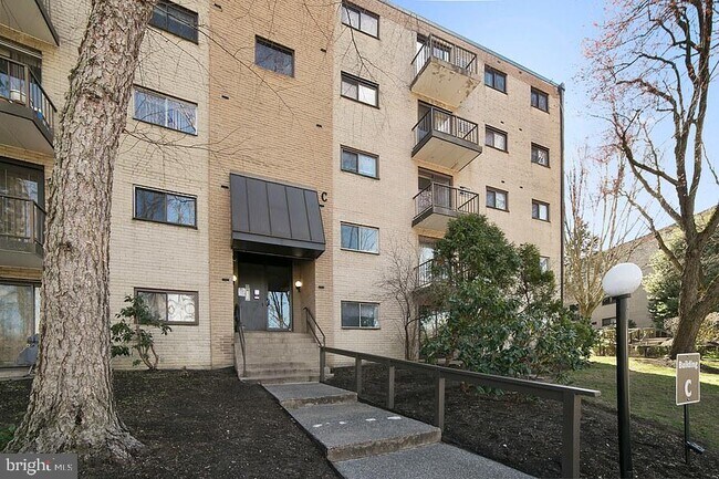 Building Photo - 400 Glendale Rd