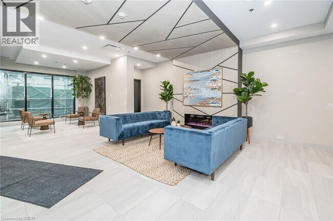 Building Photo - 60 Charles St W