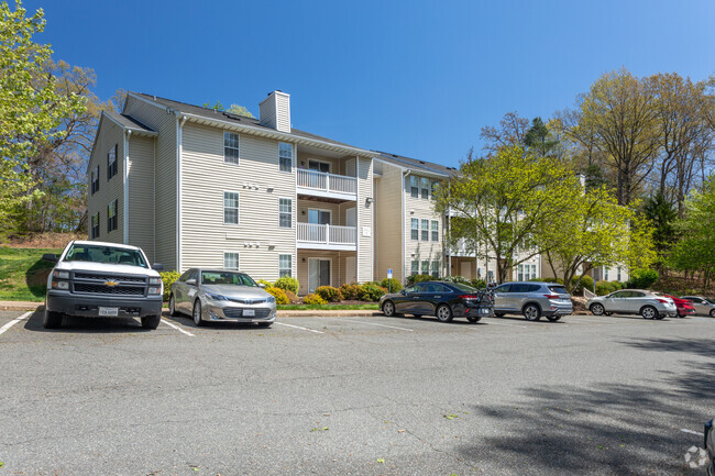 Colonial Village at Chase Gayton - Apartments in Richmond, VA ...