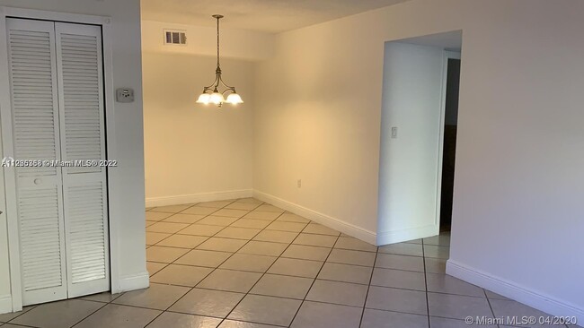 Foto del edificio - 566 NW 114th Ave