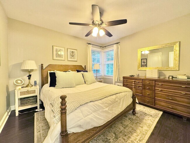 Foto del edificio - Updated 3 Bedroom In Guilford Hills with a...