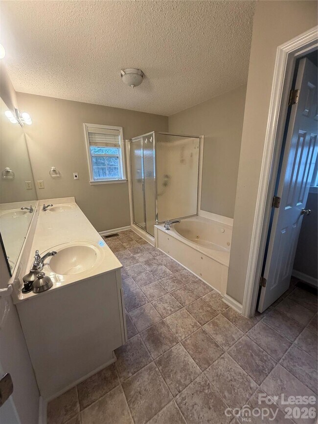 Foto del edificio - 8016 Stevens Mill Rd