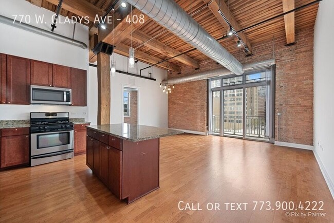 Building Photo - 770 W Gladys Ave