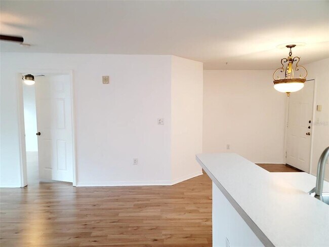 Foto del edificio - 5475 Vineland Rd