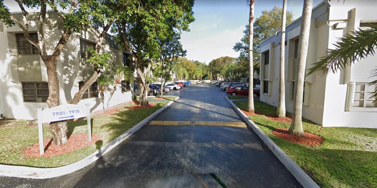 Foto del edificio - 7915 SW 104th St