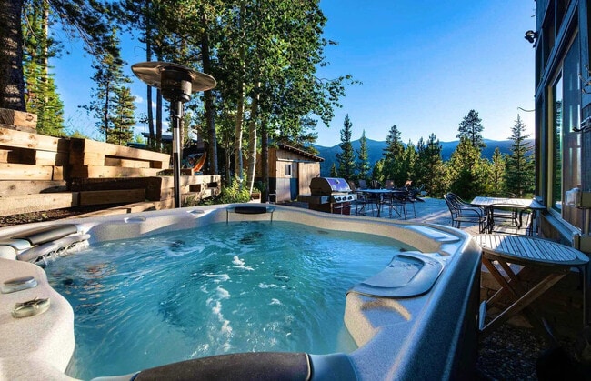 Foto del edificio - 1396 Forest Hills Dr