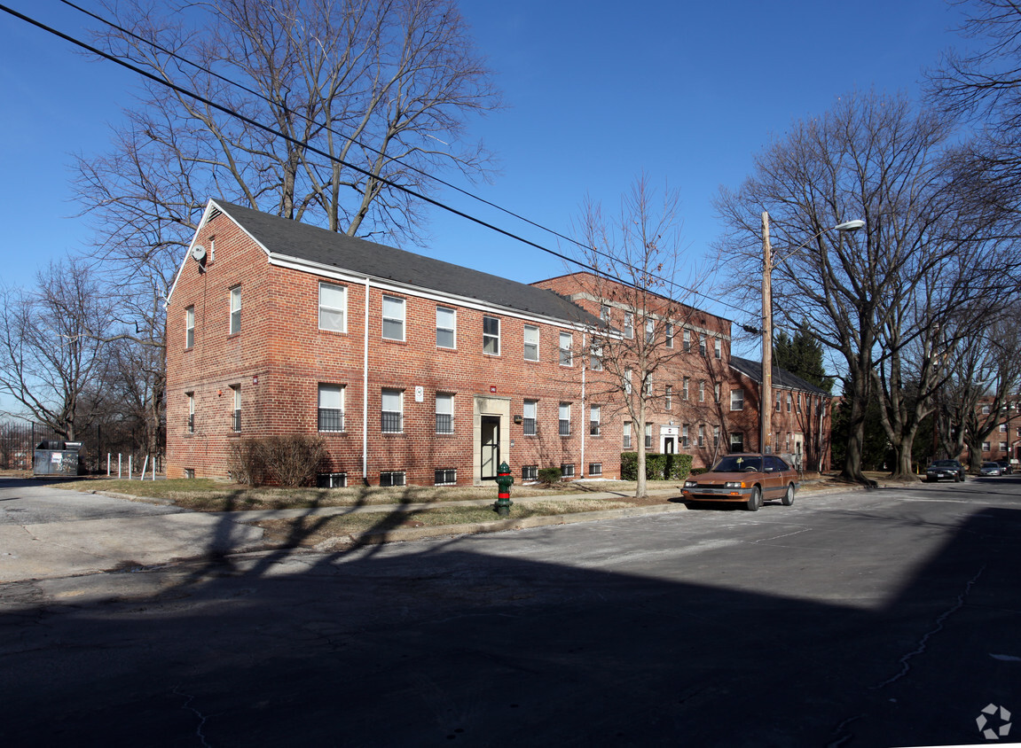 Primary Photo - Oak Park Apartments