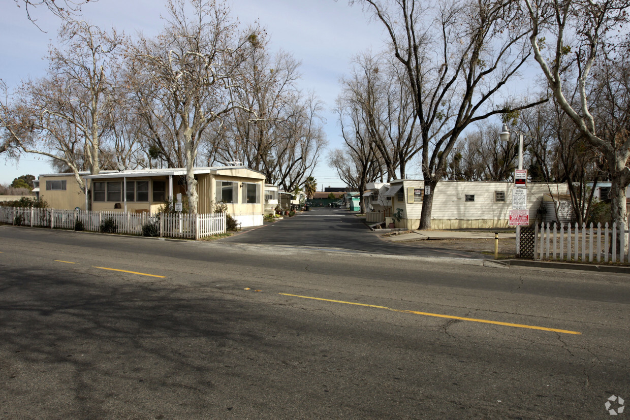 Building Photo - Town & Country Trailer Park