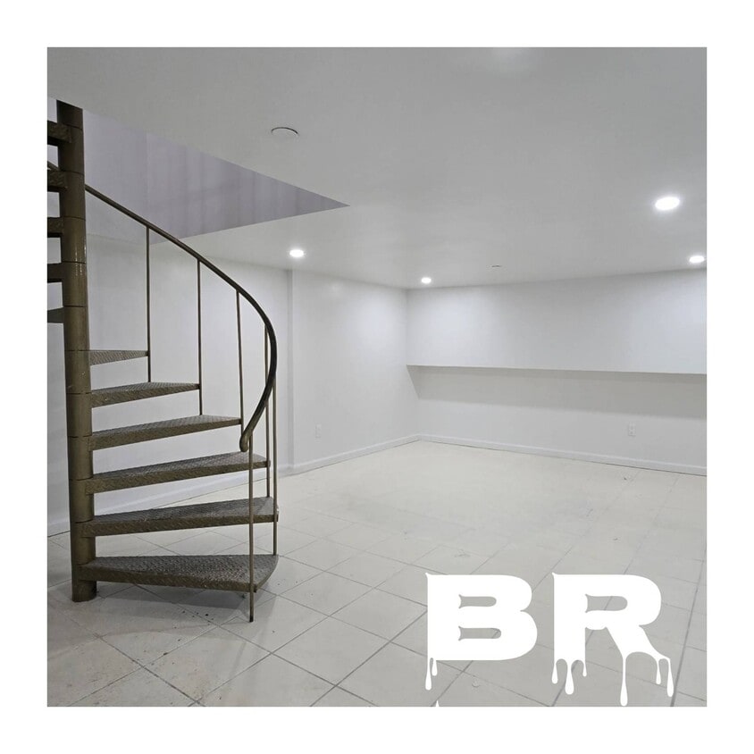 Foto del edificio - 1111 Sheepshead Bay Rd