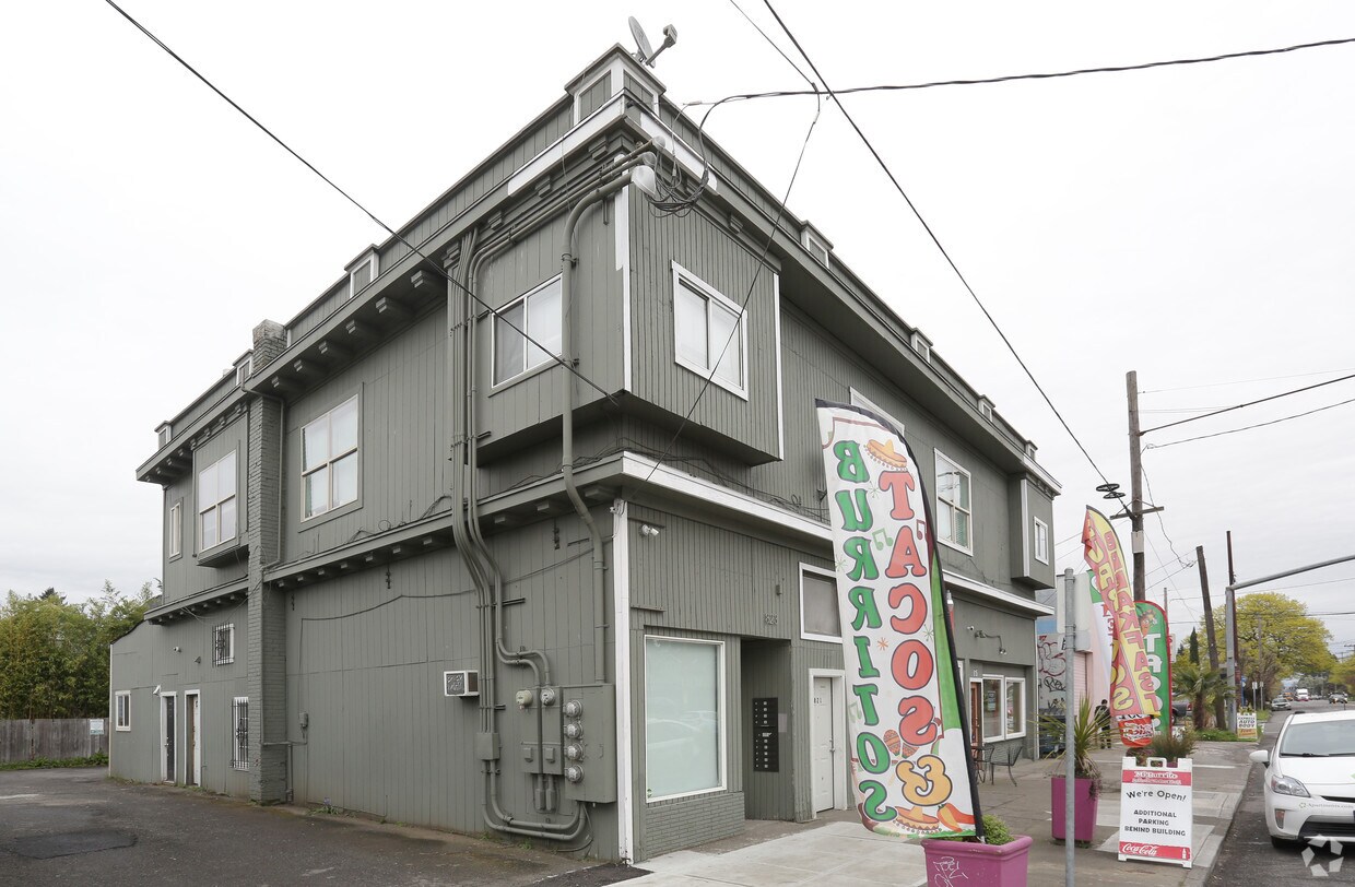 Primary Photo - 815-827 N Lombard St