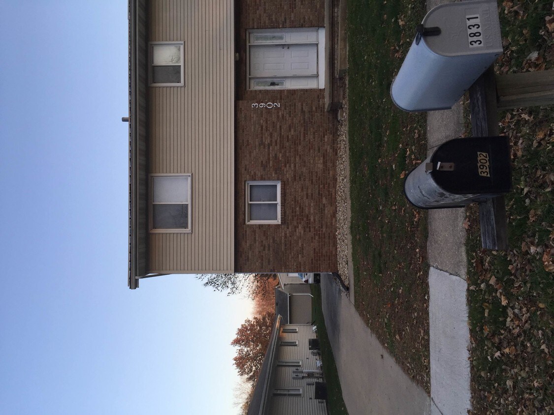 Primary Photo - 3902-3904 Heritage Rd