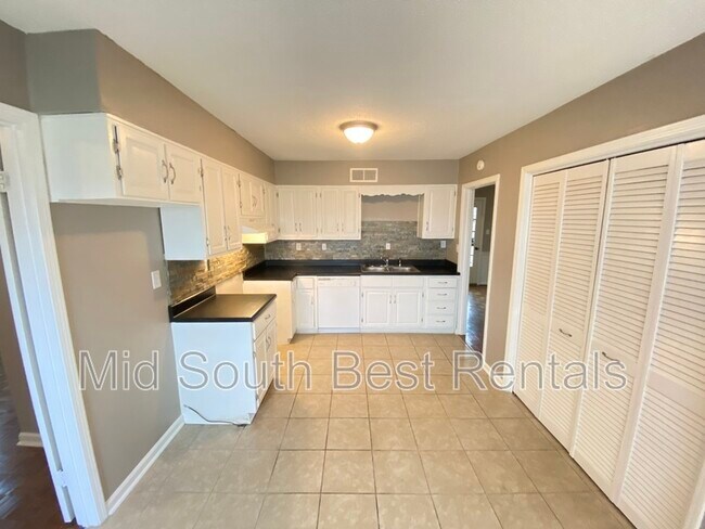 Foto del edificio - 6145 Quince Rd