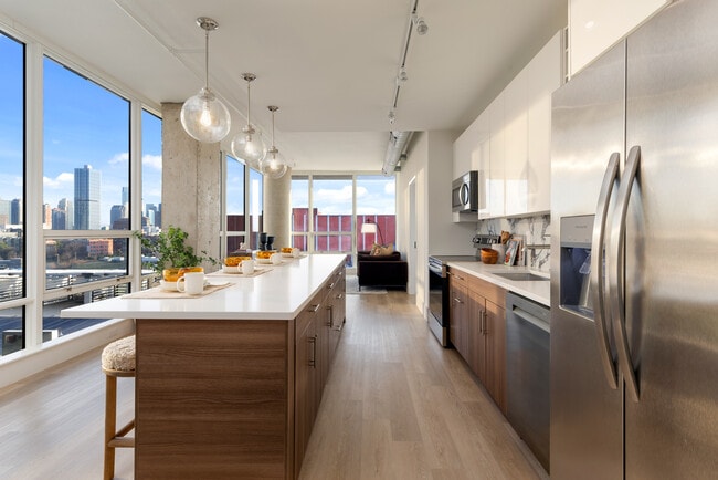 Gourmet Kitchen - Hudson House West