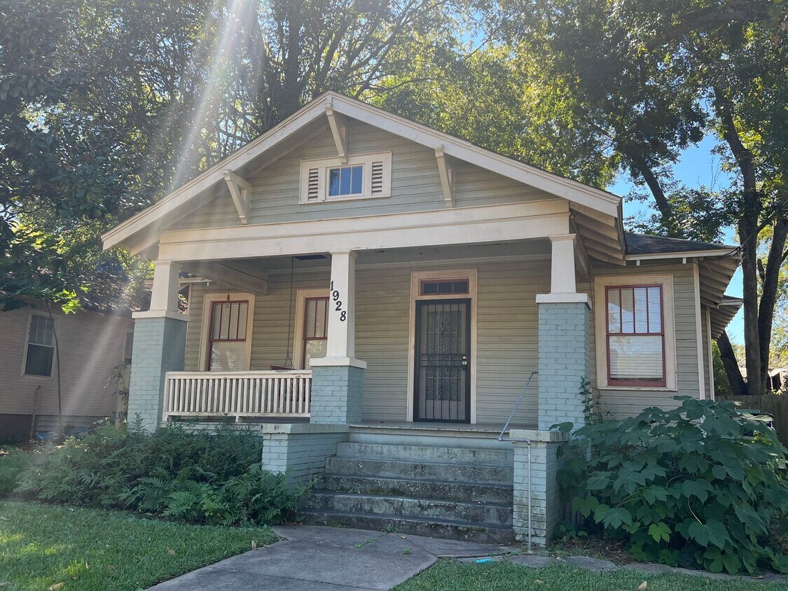 Primary Photo - Charming Capital Heights Home