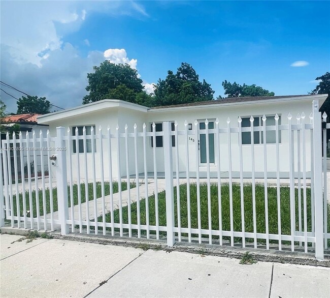 Foto del edificio - 1145 NW 25th St