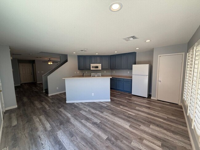 Building Photo - 684 Magrath St