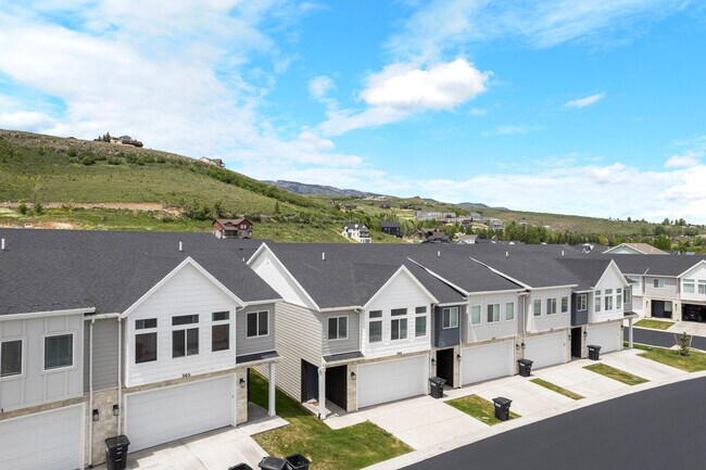 Foto del edificio - 569 N Richland Valley St