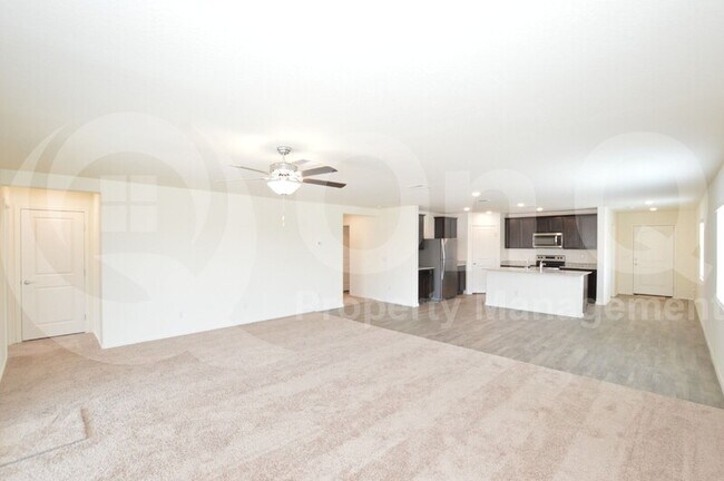 Building Photo - 1536 E Kendall Pl