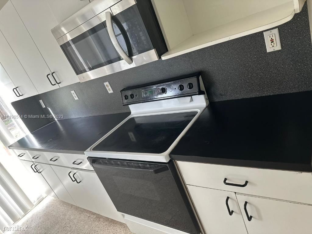 Primary Photo - 3 br, 2 bath House - 4630 SW 97th Ave # 0