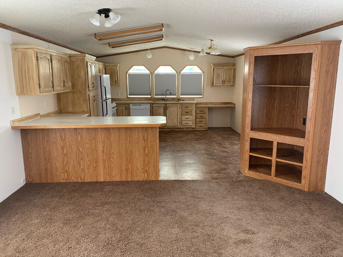 462 Hwy 282 Unit 462 Trailer, Clancy, MT 59634 Room for Rent in