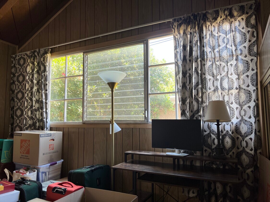 Living room - 1547 Livonia Ave