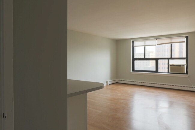 Foto del edificio - 448 W Wellington Ave