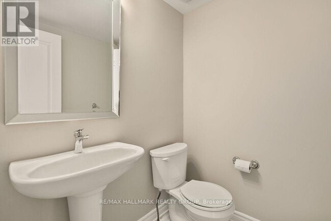 Photo du bâtiment - 3513 Woodroffe Ave