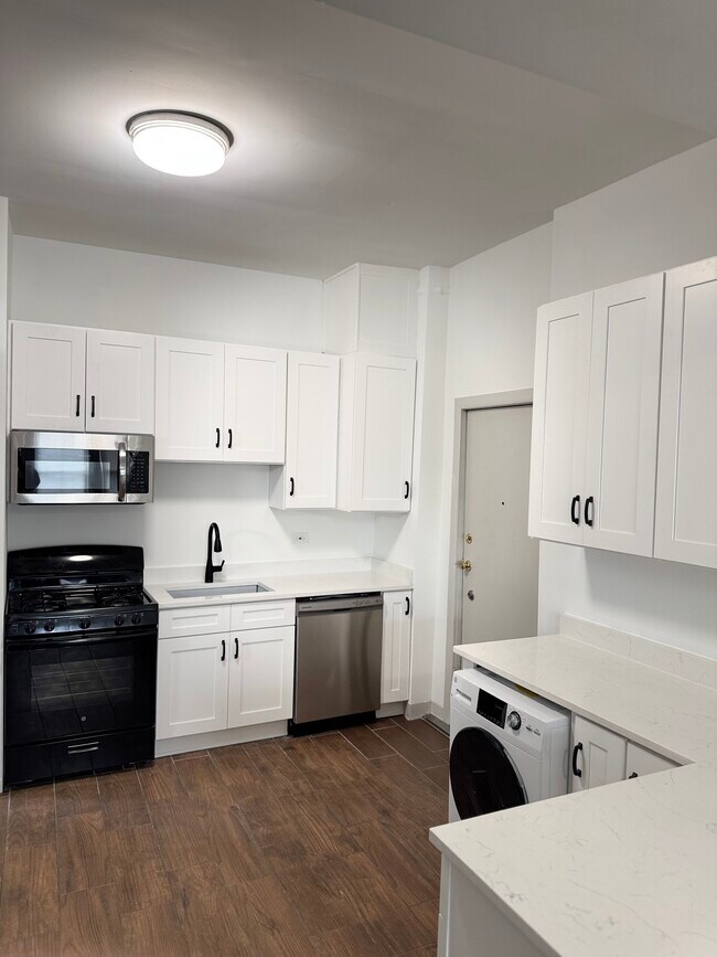 Foto del edificio - 2814 N Racine Ave