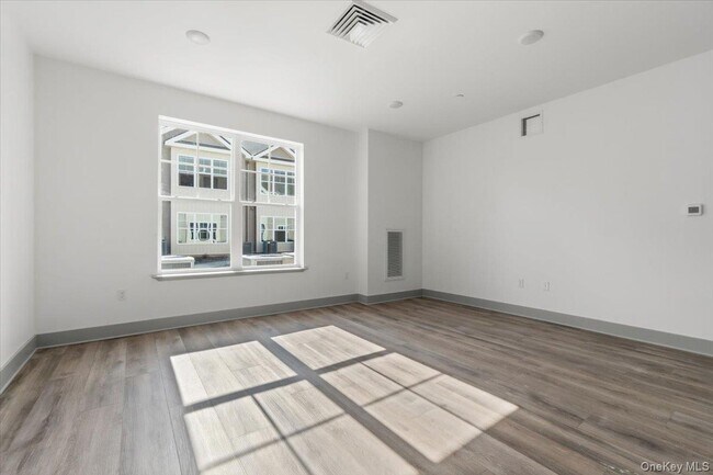 Foto del edificio - 75 Forester Ave