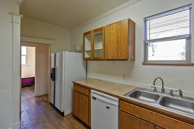 Building Photo - 114 3rd St