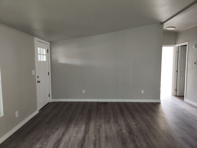 Building Photo - 3-bedroom 2 bath House