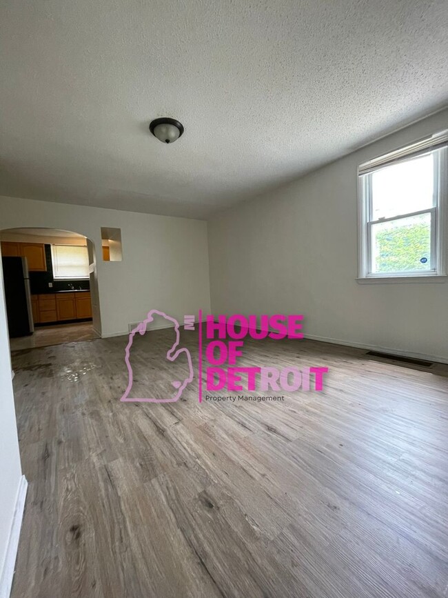 Building Photo - 2 BEDROOM | 1 BATH | FREE PRE SCREEN